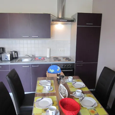 Ferienhaus Leuchtturm بيت للعطل Carinerland